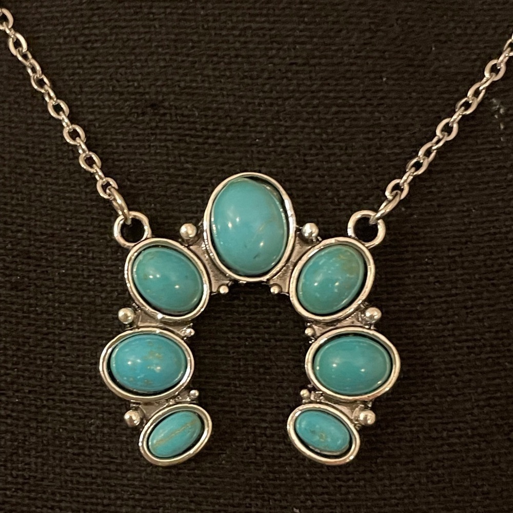 Faux Turquoise Cluster Necklace - Picture 3 of 9